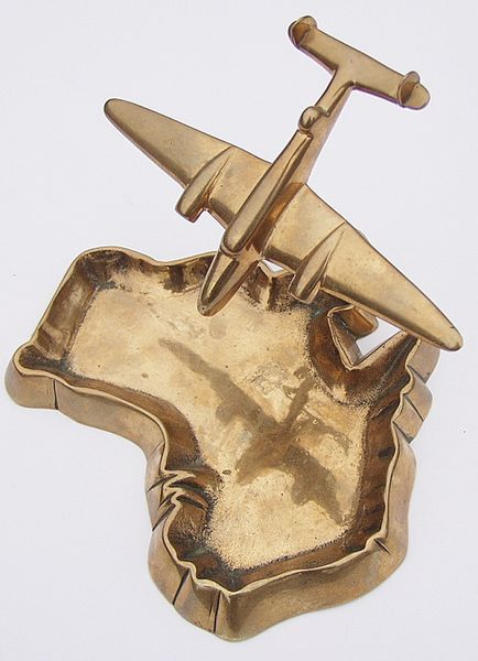 Model of Hudson mounted on Relief map of Australia - Click for the bigger picture