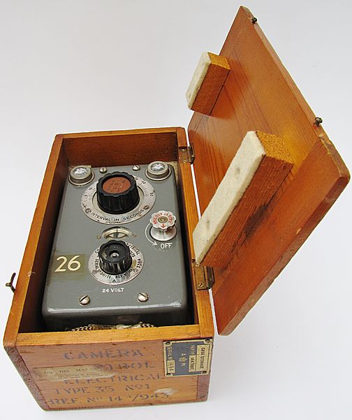 Air Ministry Type 35 No 1 Photo Reconnaissance Camera Control Unit - Click for the bigger picture